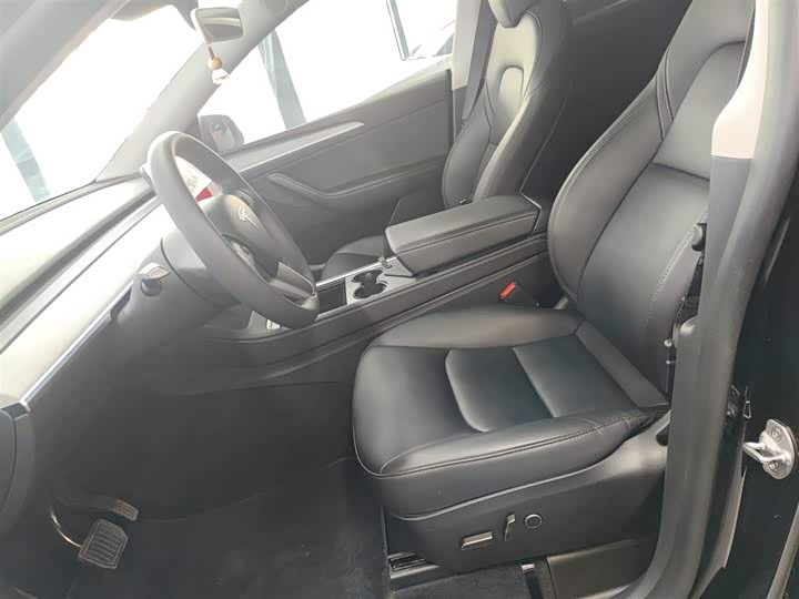 Фото 15 - Tesla Model Y