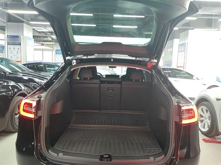 Фото 19 - Tesla Model Y