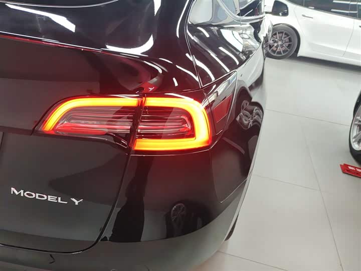 Фото 8 - Tesla Model Y