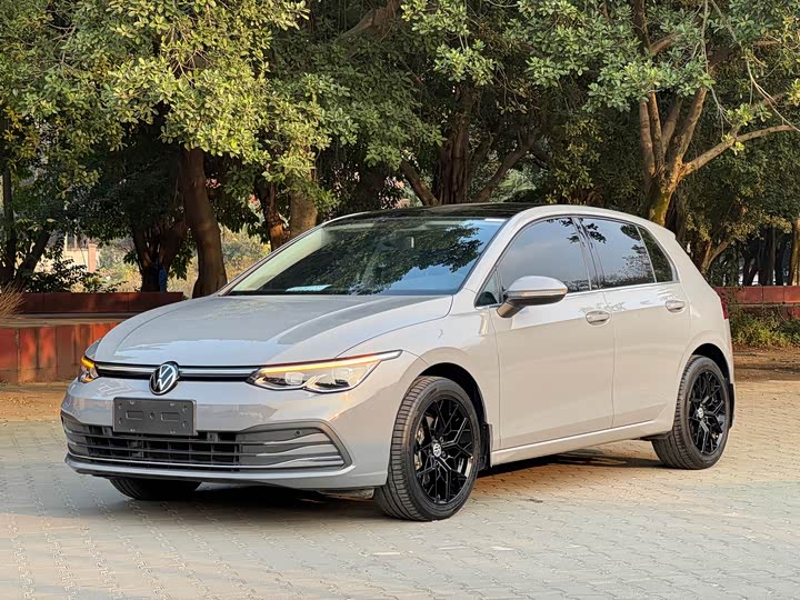 Фото 1 - Volkswagen Golf