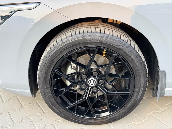 Фото 10 - Volkswagen Golf