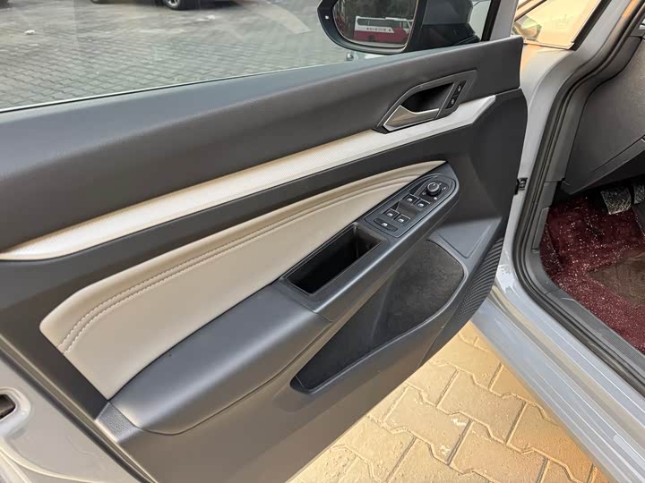 Фото 15 - Volkswagen Golf