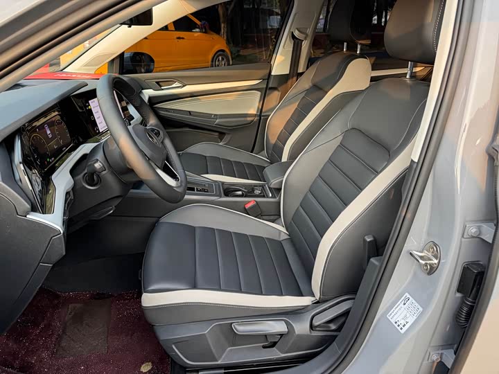 Фото 16 - Volkswagen Golf