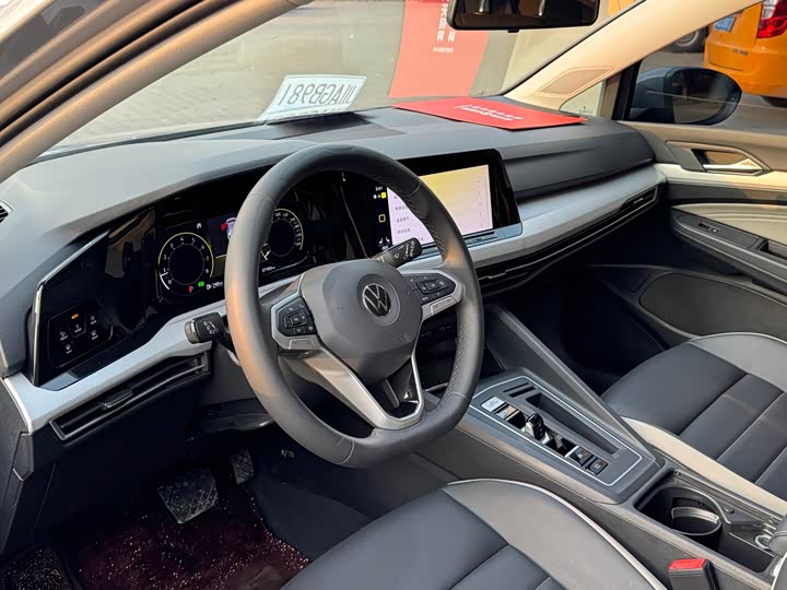 Фото 17 - Volkswagen Golf