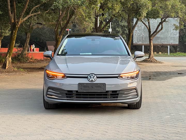 Фото 2 - Volkswagen Golf