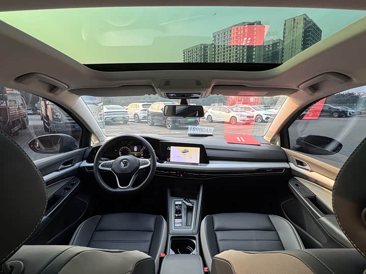 Фото 23 - Volkswagen Golf