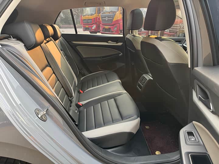 Фото 25 - Volkswagen Golf