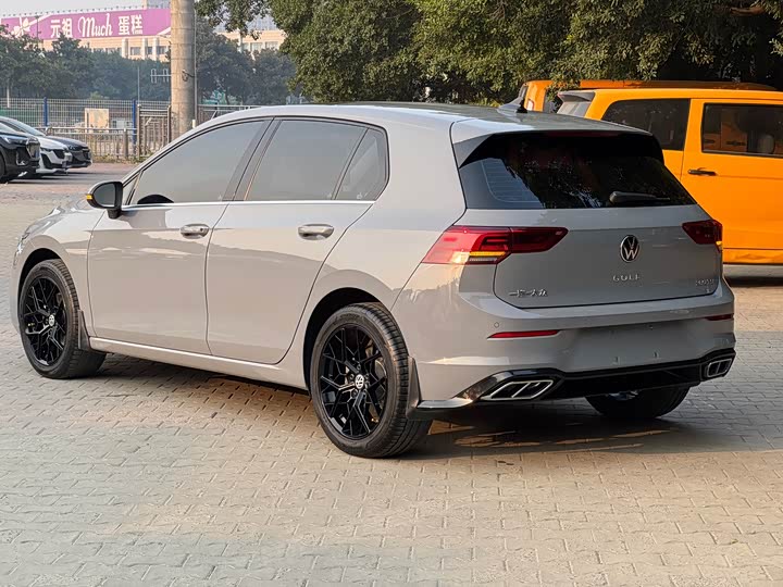 Фото 3 - Volkswagen Golf