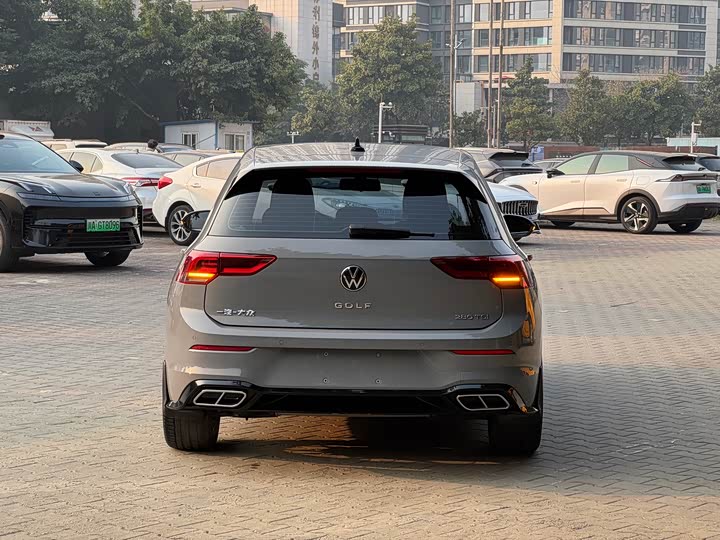 Фото 4 - Volkswagen Golf