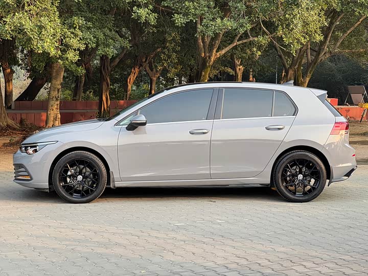 Фото 5 - Volkswagen Golf