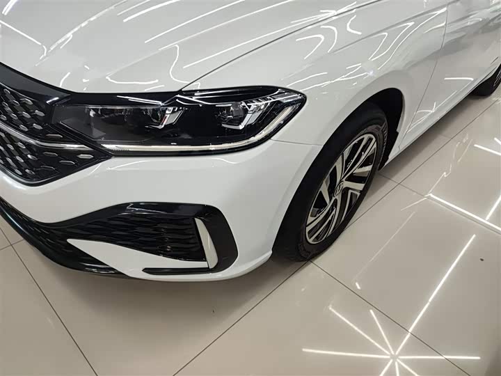 Фото 24 - Volkswagen Lavida