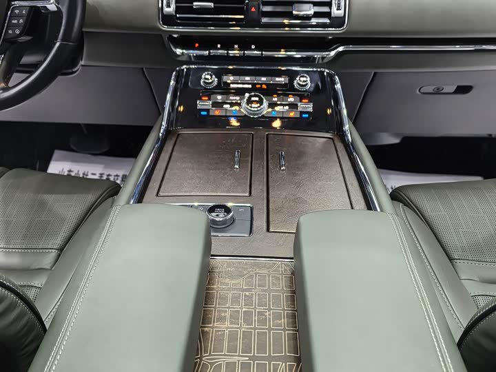 Фото 12 - Lincoln Navigator