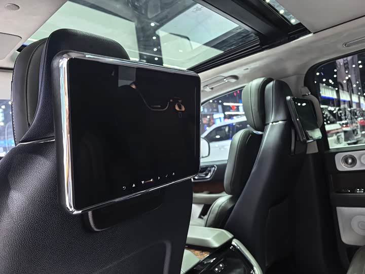 Фото 17 - Lincoln Navigator