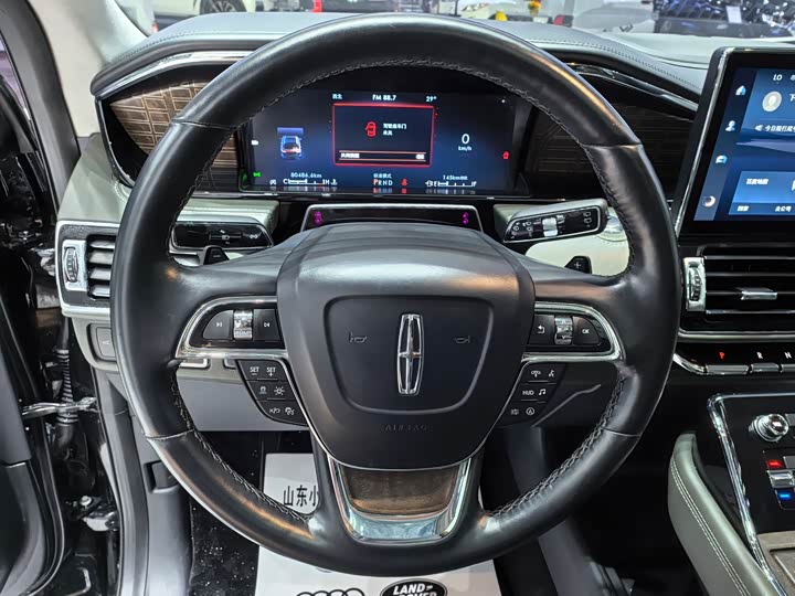 Фото 9 - Lincoln Navigator