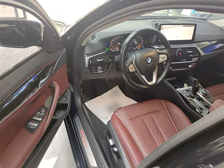 Фото 16 - BMW 5 Series