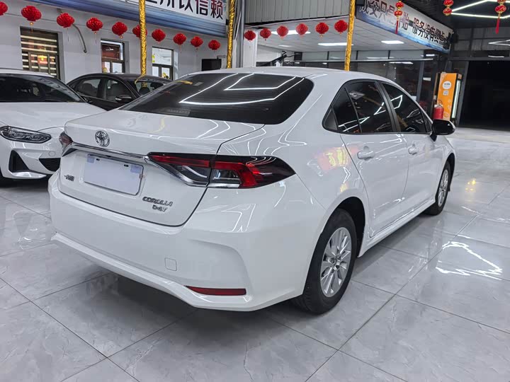 Фото 5 - Toyota Corolla