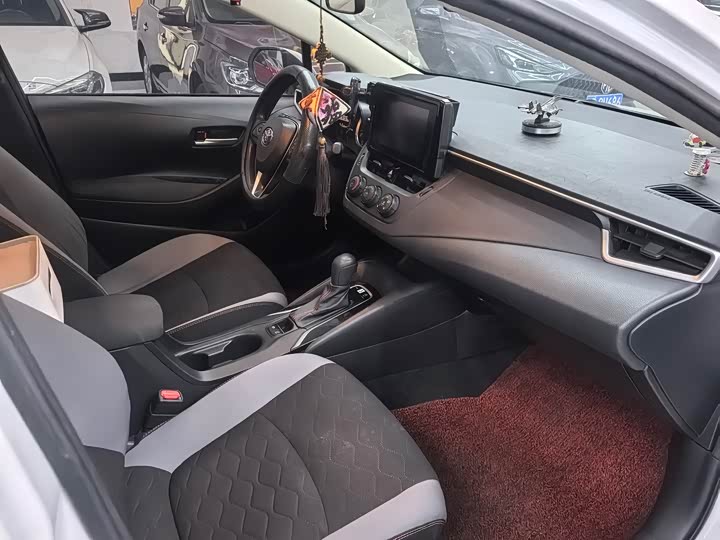 Фото 7 - Toyota Corolla