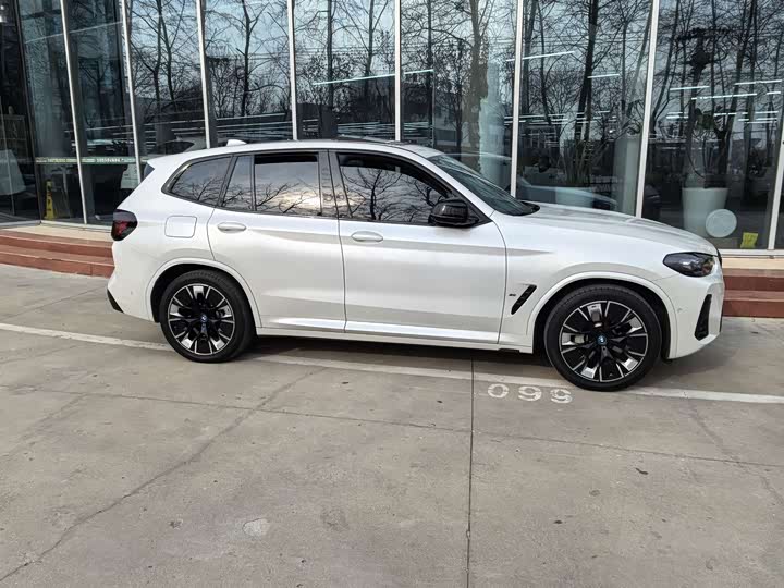 Фото 4 - BMW iX3