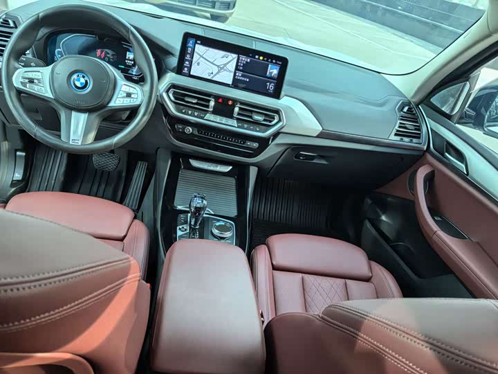 Фото 8 - BMW iX3