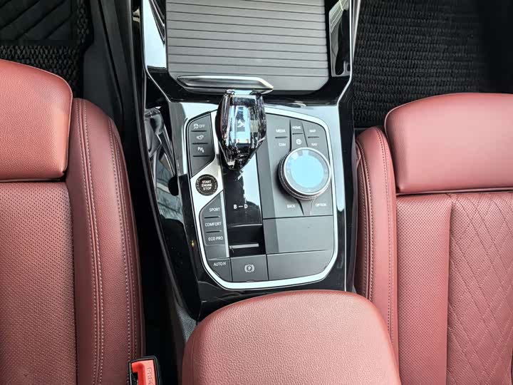 Фото 9 - BMW iX3