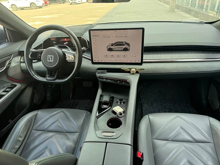 Фото 11 - Zeekr 001