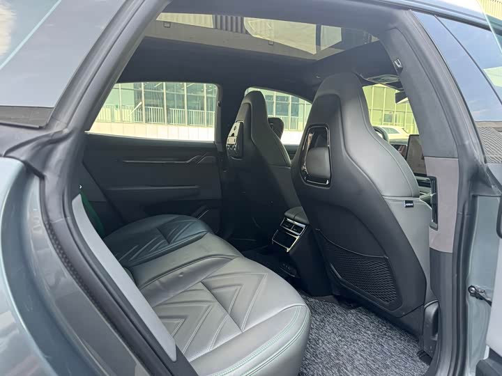 Фото 12 - Zeekr 001