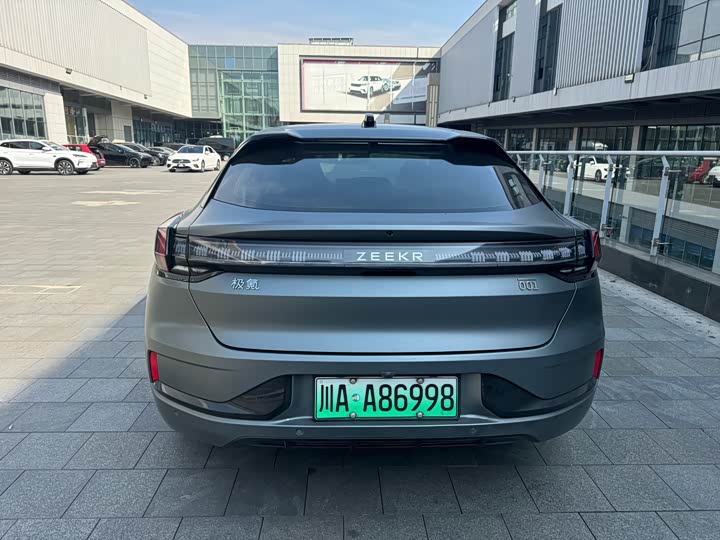 Фото 14 - Zeekr 001