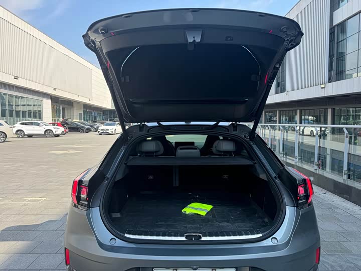 Фото 16 - Zeekr 001