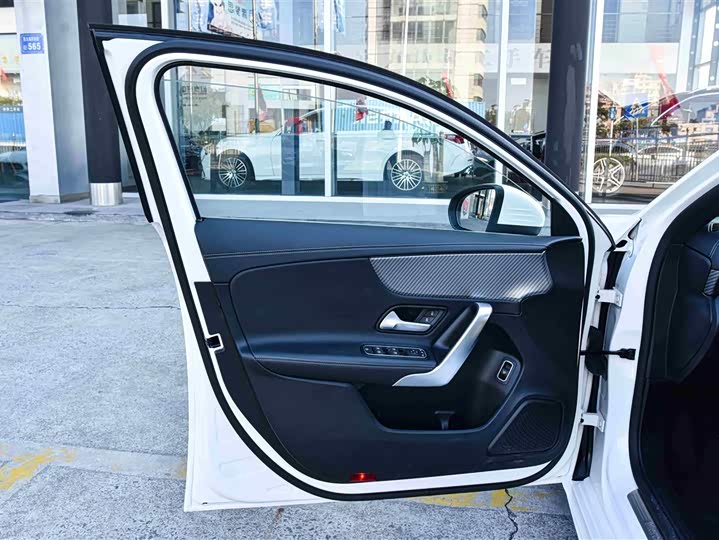 Фото 13 - Mercedes-Benz A-Class