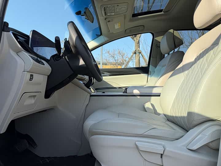 Фото 4 - Buick GL8 ES