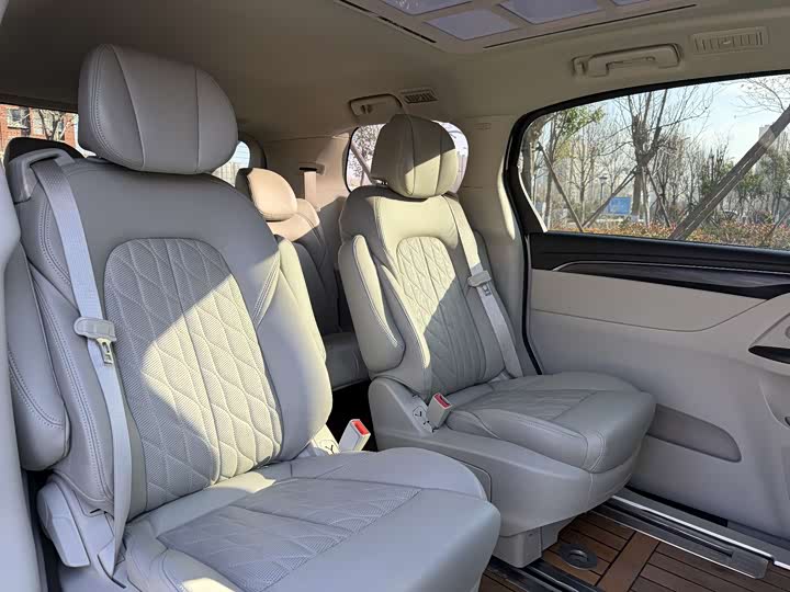 Фото 9 - Buick GL8 ES