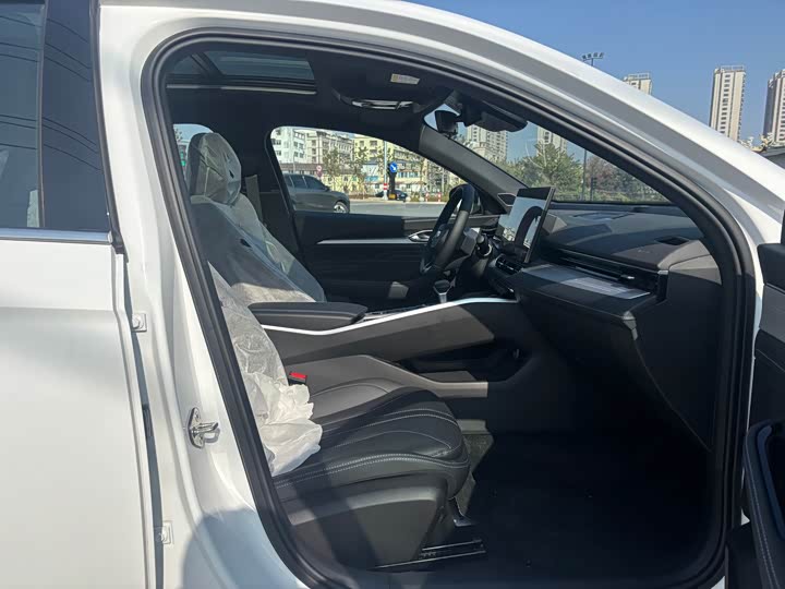 Photo 10 - Geely Preface