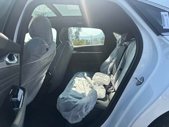 Photo 5 - Geely Preface