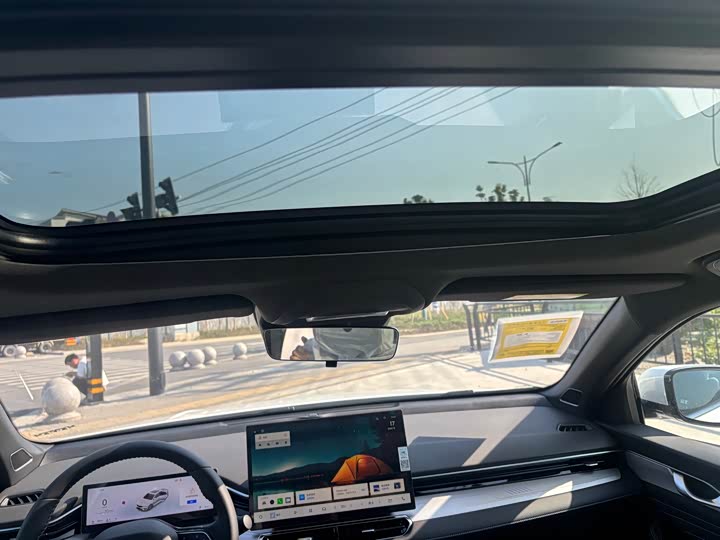 Photo 9 - Geely Preface