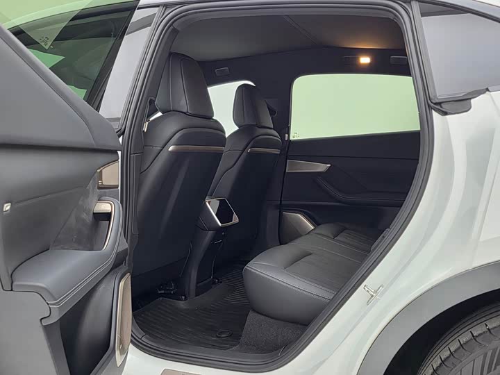 Фото 10 - Nio Onvo L60