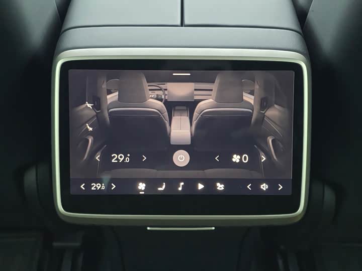 Фото 17 - Nio Onvo L60