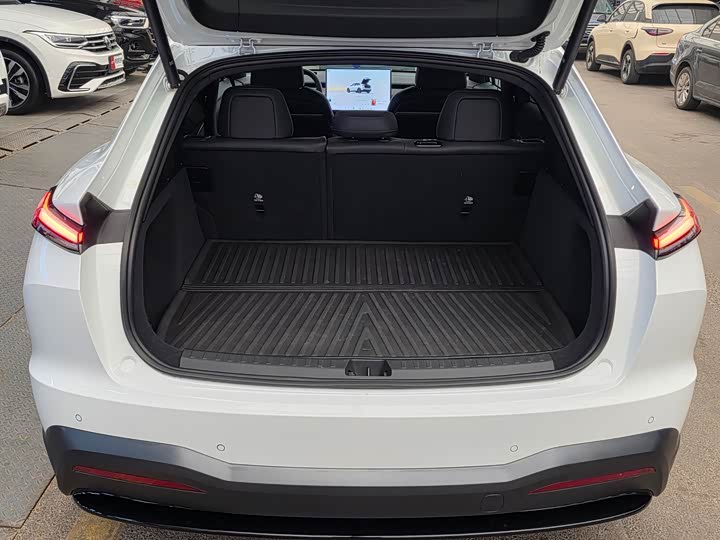 Фото 21 - Nio Onvo L60