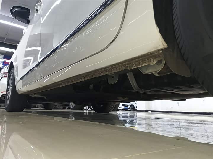 Фото 22 - Buick GL8 ES