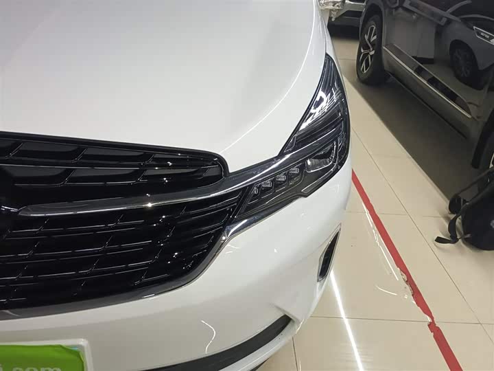 Фото 24 - Buick GL8 ES