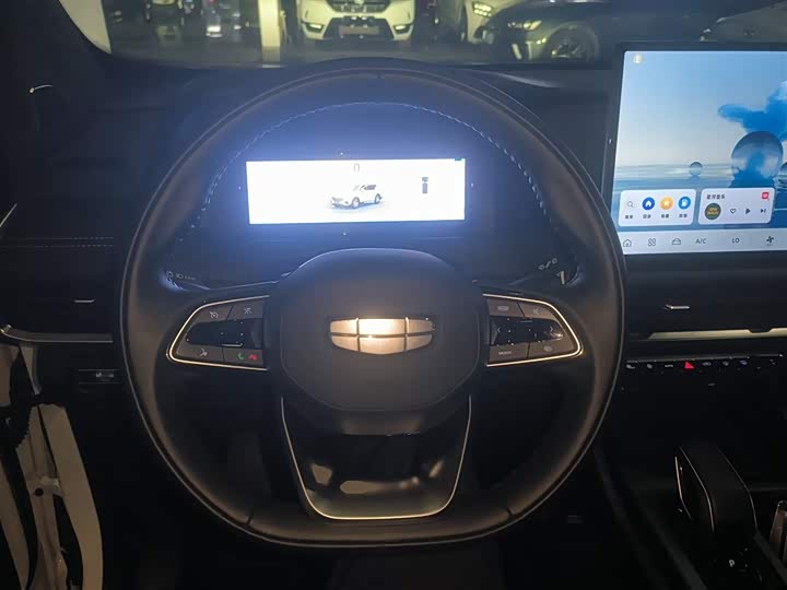 Фото 11 - Geely Okavango L