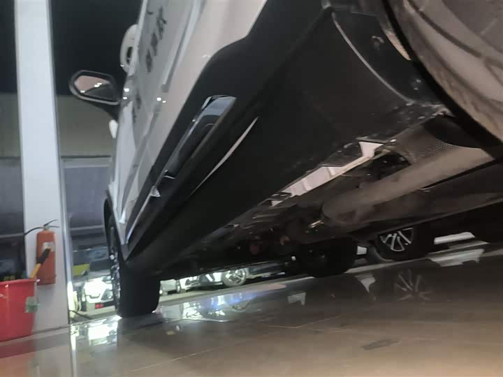 Фото 22 - Geely Okavango L