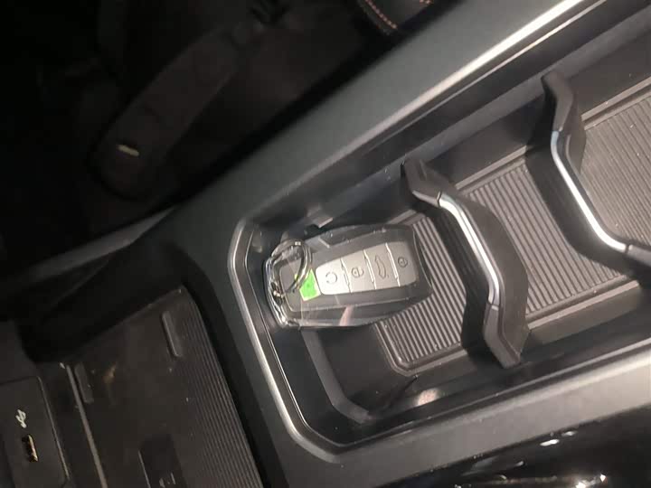 Фото 9 - Geely Okavango L