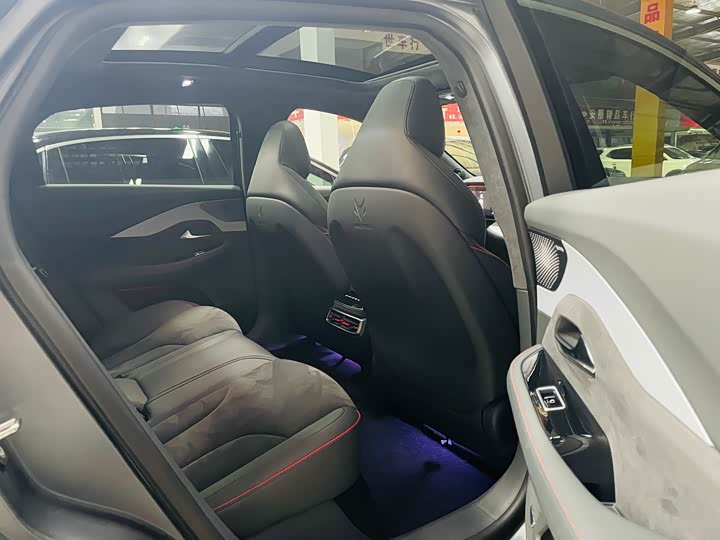 Фото 14 - BAIC Arcfox Alpha S