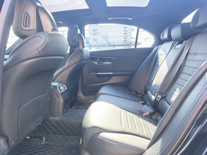 Фото 13 - Mercedes-Benz C-Class