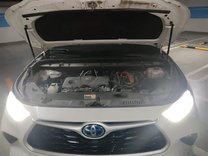 Фото 11 - Toyota Highlander