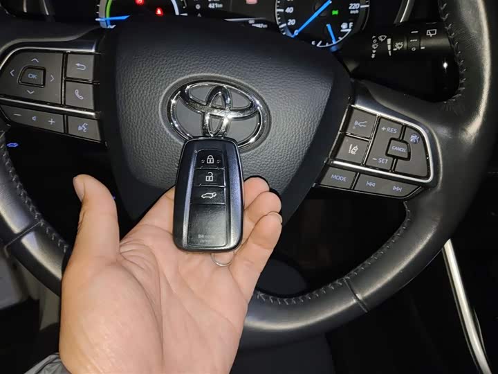 Фото 12 - Toyota Highlander