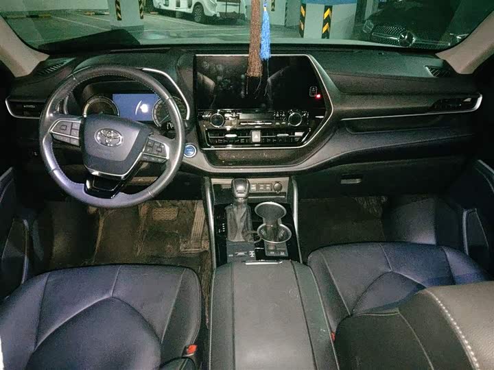 Фото 13 - Toyota Highlander