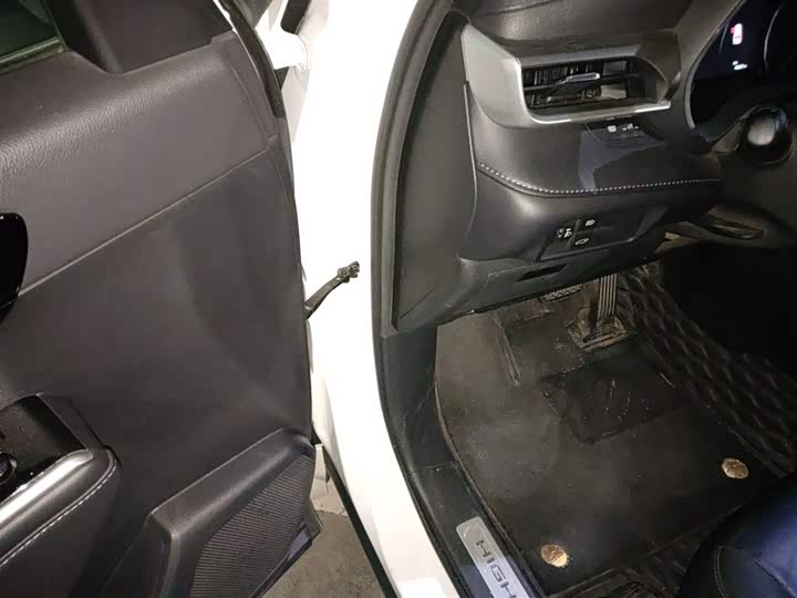 Фото 14 - Toyota Highlander