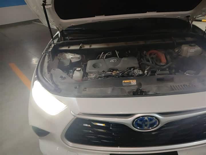 Фото 21 - Toyota Highlander