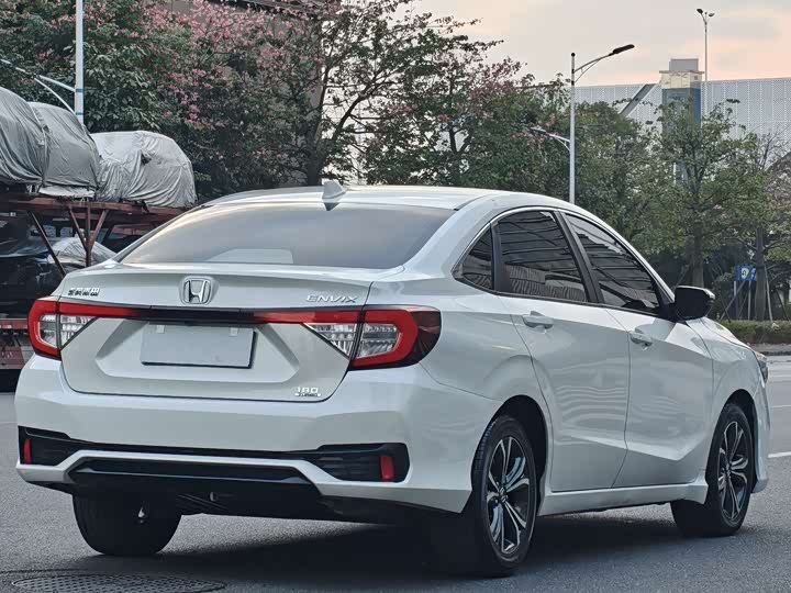 Фото 4 - Honda Envix